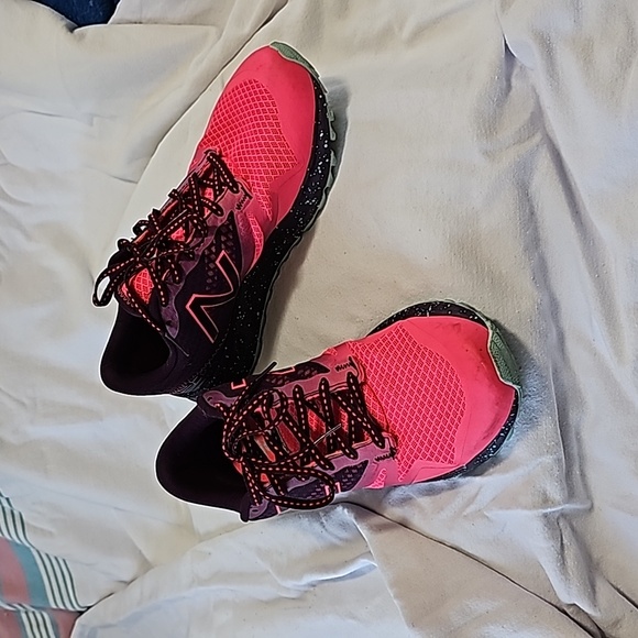 New Balance 690AT Sneakers - Picture 10 of 11